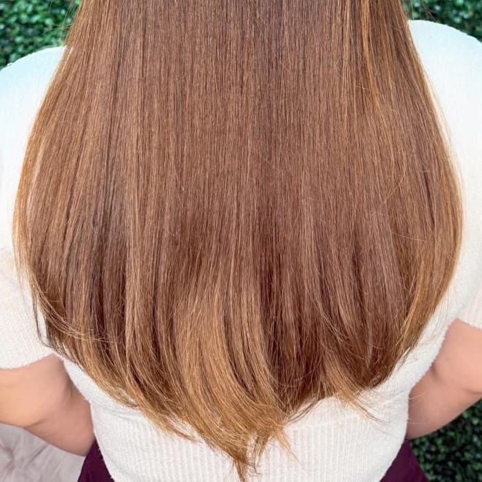 Long, natural Brazilian human hair applied with the Magnífica Method